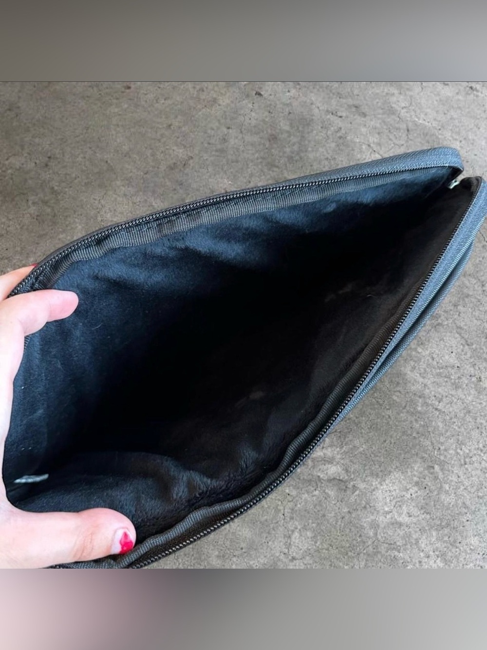 Thule Laptop/Macbook Sleeve - Picture 4 of 7